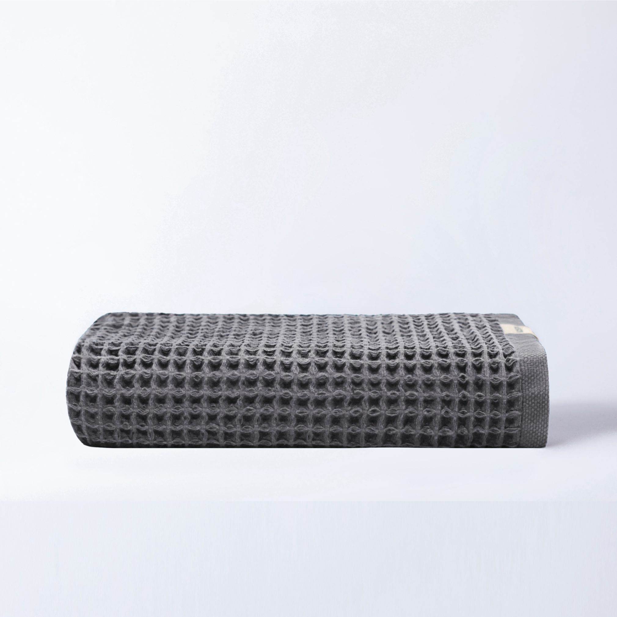 Kosmu Badetuch groß, grau, 170 x 85 cm, (1-St), 70% extrafeine Baumwolle und 30% hochwertige Naturseide