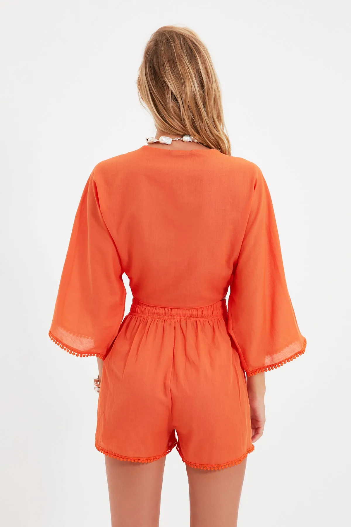 Trendyol Collection  Orangefarbenes, gewebtes, gebundenes Blusen-Shorts-Set aus 100 % Baumwolle TBESS21AU0481