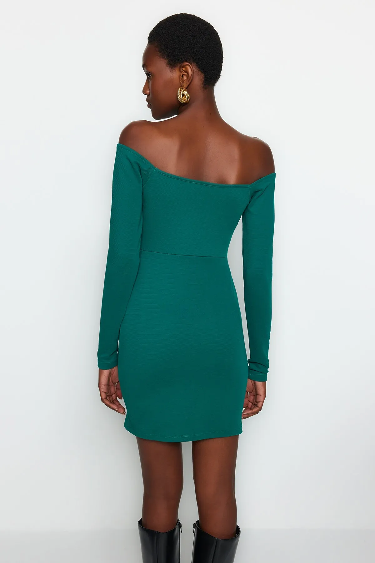 Trendyol Collection  Smaragdgrünes, osmanisches Raffungskleid mit detailliertem, tailliertem, flexiblem Strickkleid mit Minischlitz TWOAW24EL00226