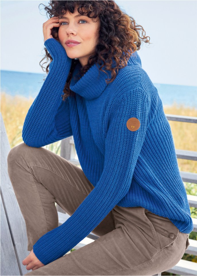 Grober Strickpullover mit weitem Kragen