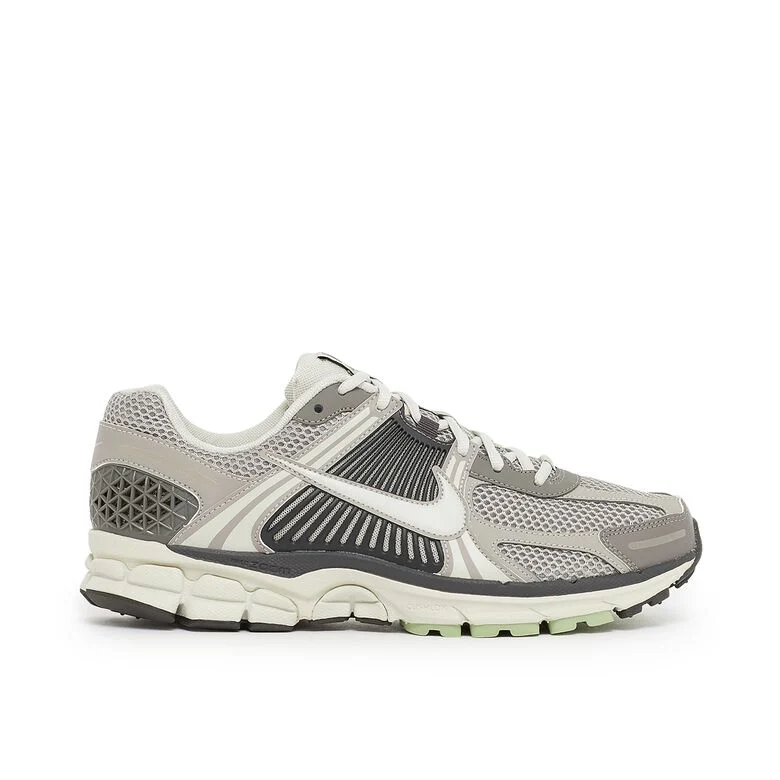 NIKE Wmns Zoom Vomero 5 cobblestone/light bone-light bone