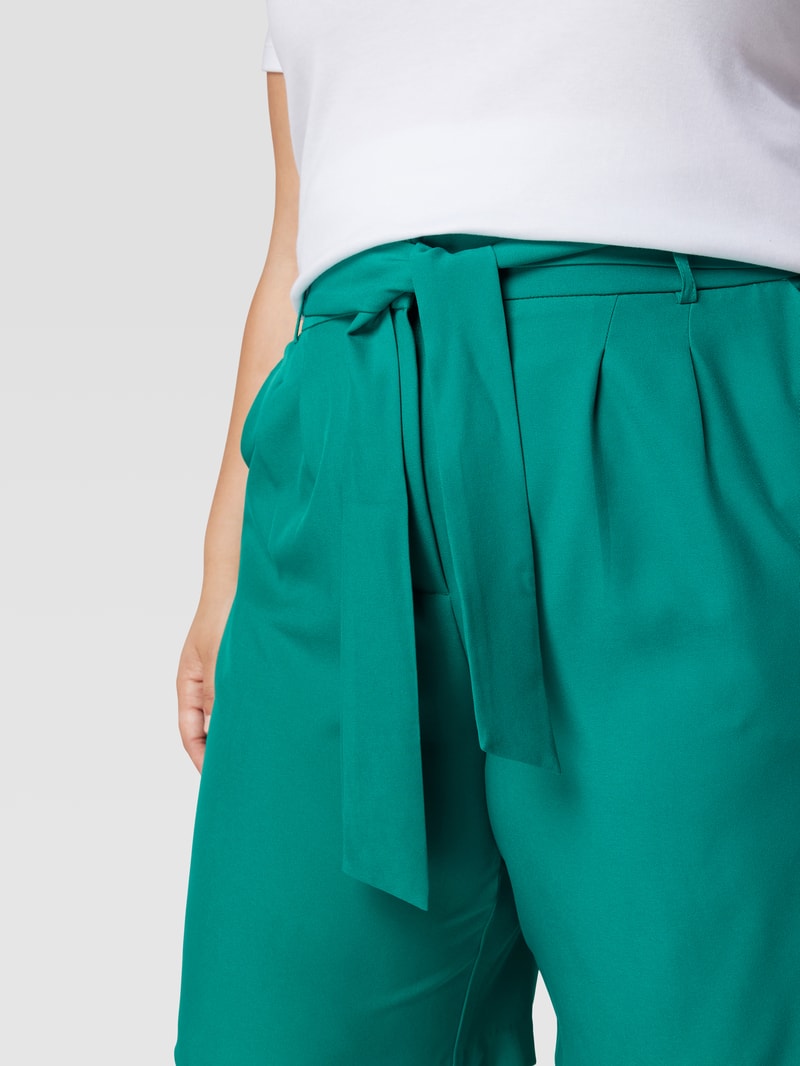 PLUS SIZE Chino-Shorts mit Bundfalten in grün