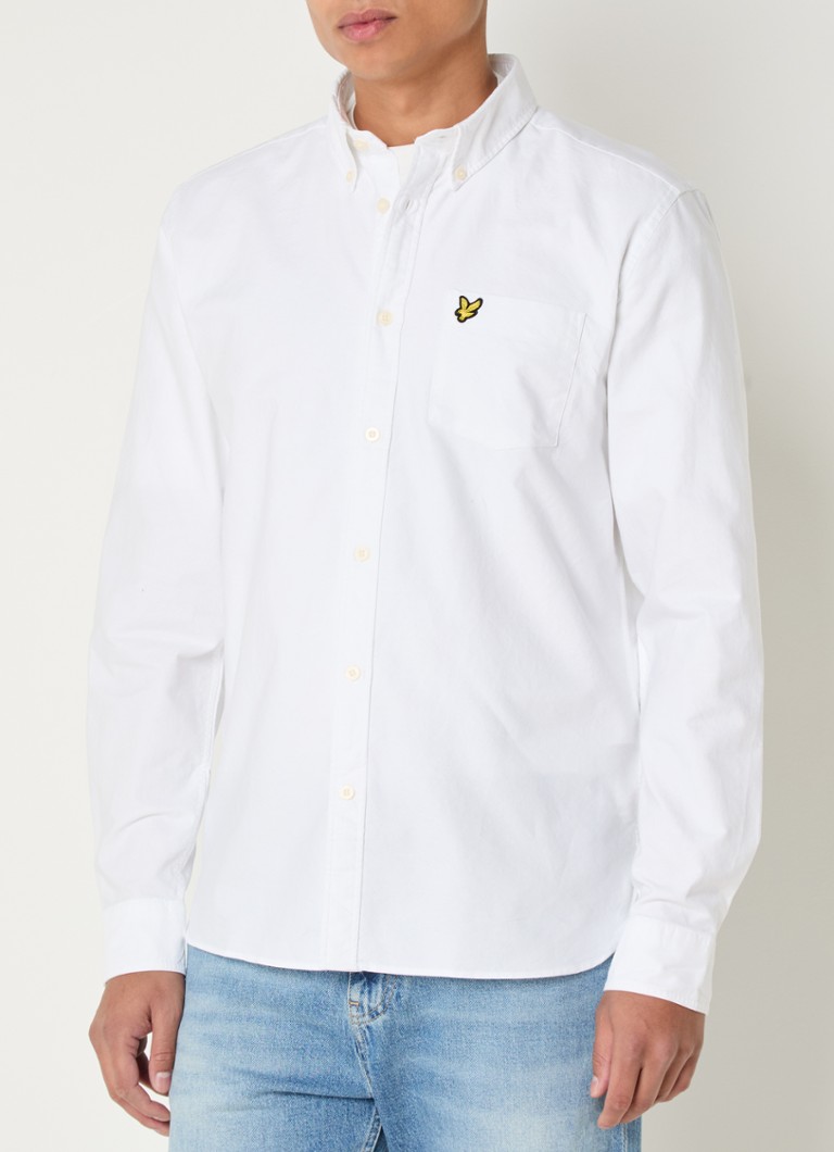 Cămașă Lyle & Scott, croită pe decolteu, cu logo brodat.