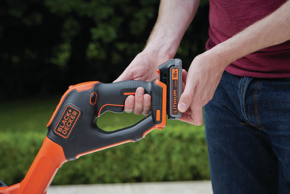 Aparador de grama Black & Decker STC1820PC-QW, 18 volts, 2,0 Ah, íon de lítio