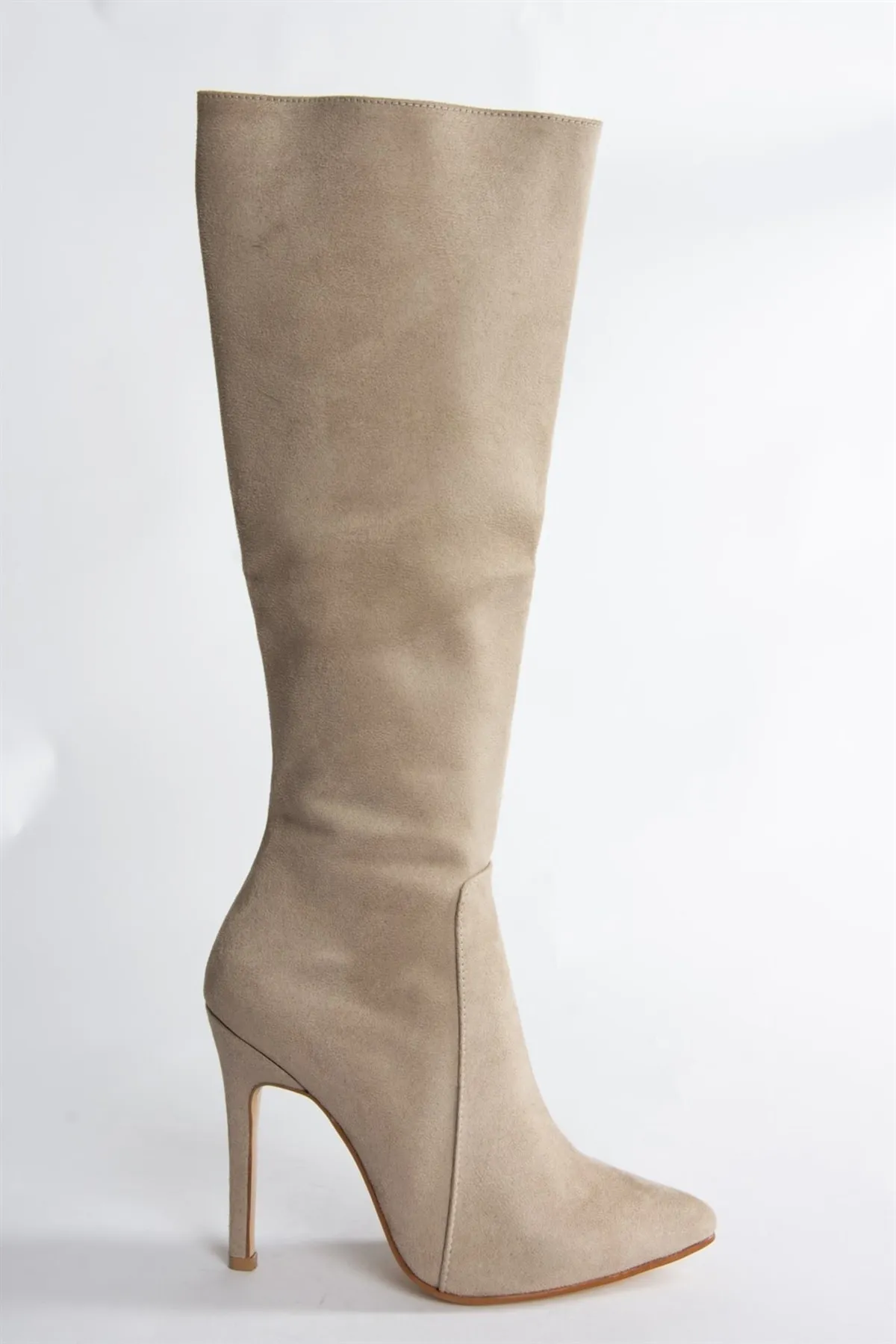 Fox Shoes  Beige Wildleder-Damenstiefel mit dünnem Absatz und spitzer Zehenpartie N372530102