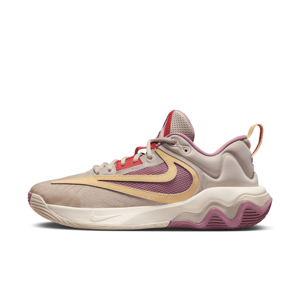 Nike Giannis Immortality 3 DZ7533-200 / braun