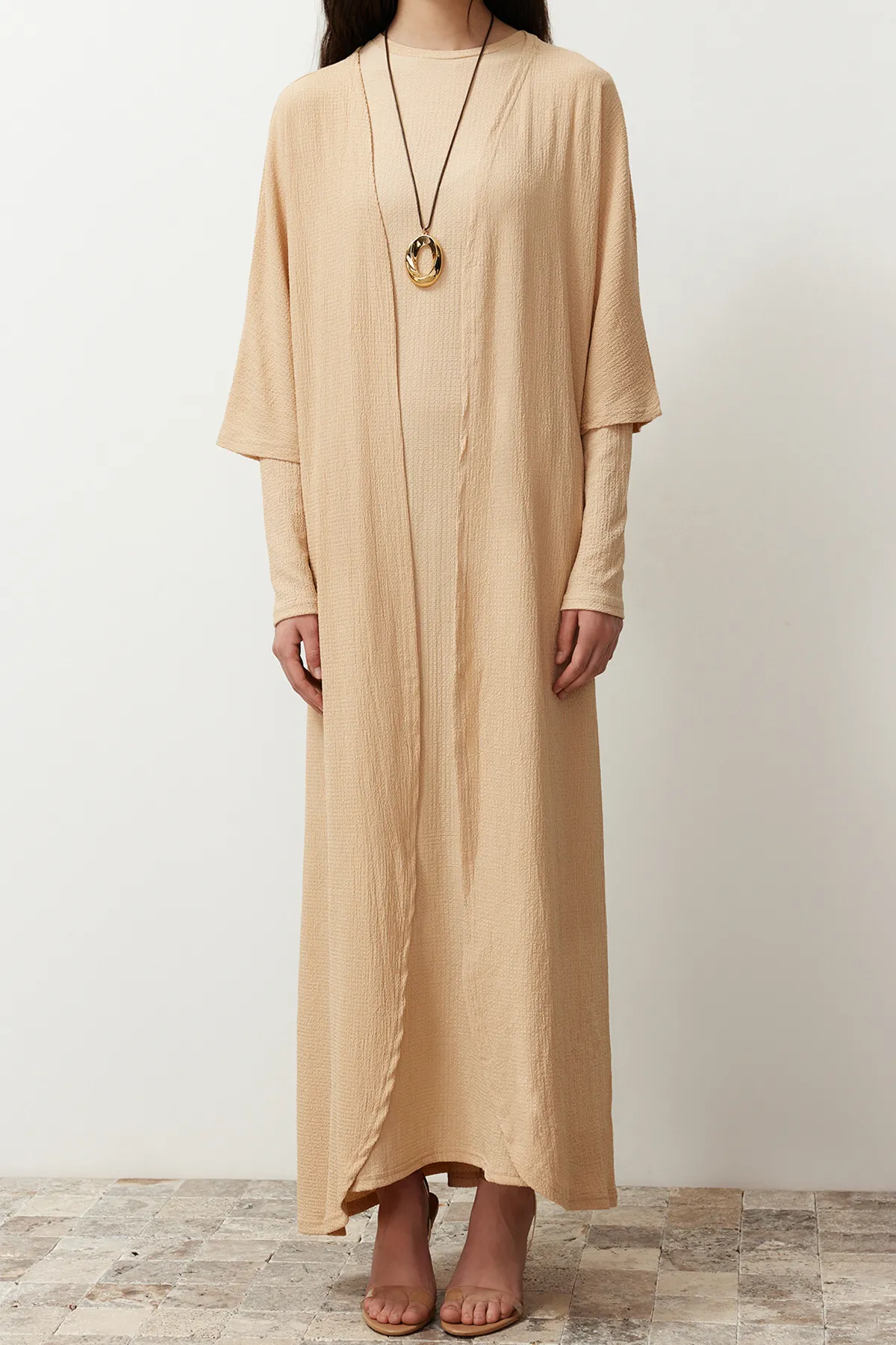 Trendyol Modest  Beiges Wickel-Kimonokleid aus Strick TCTSS24EB00203