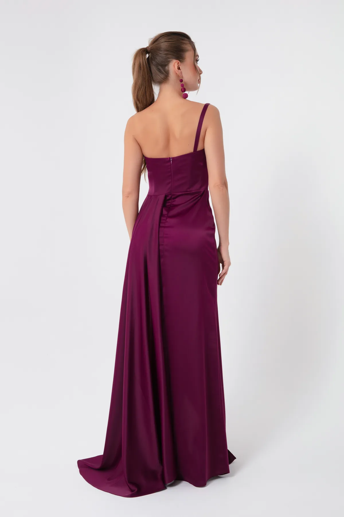 Lafaba  Pflaumenfarbenes One-Shoulder-Satin-Abend- und Abschlusskleid für Damen