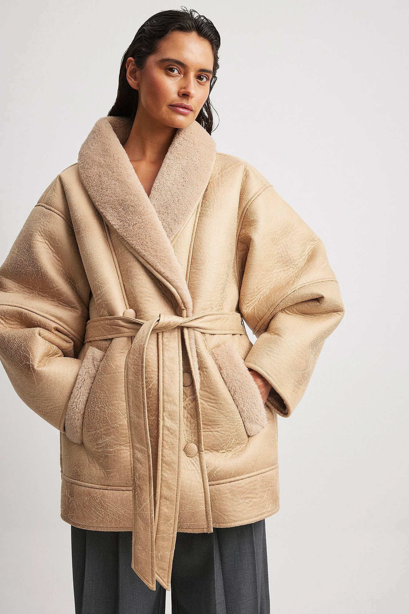 Shearling-Jacke mit Gürtel