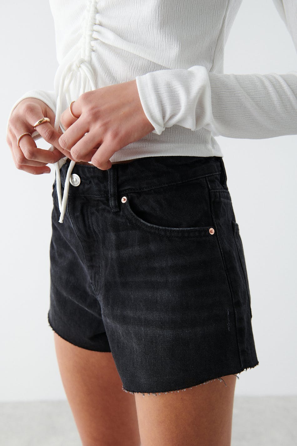 Frayed hem denim shorts