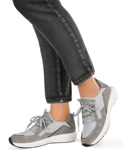 Schnürschuh mit Dämpfungselement