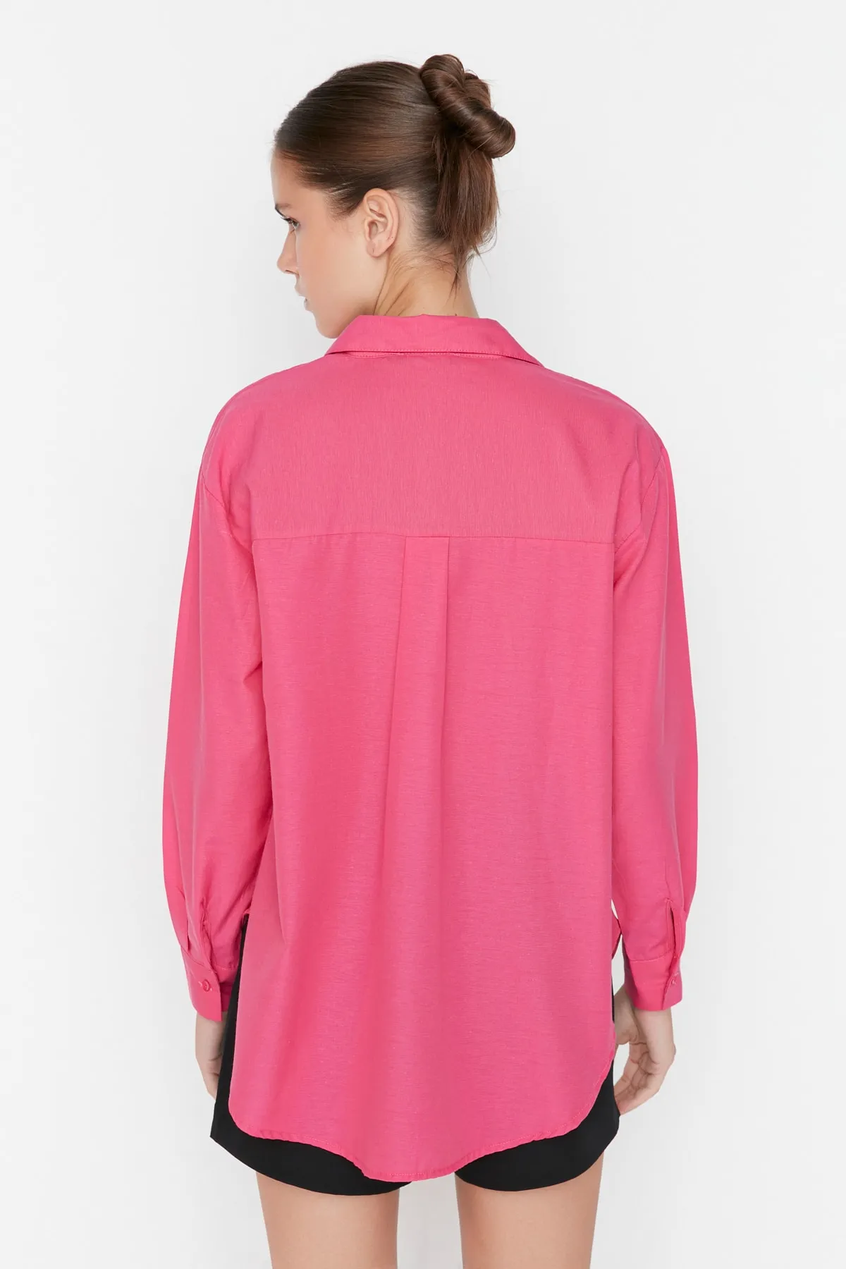 Trendyol Collection  Fuchsiafarbenes Hemd aus gewebter Baumwolle mit lockerer Passform TWOAW20GO0107