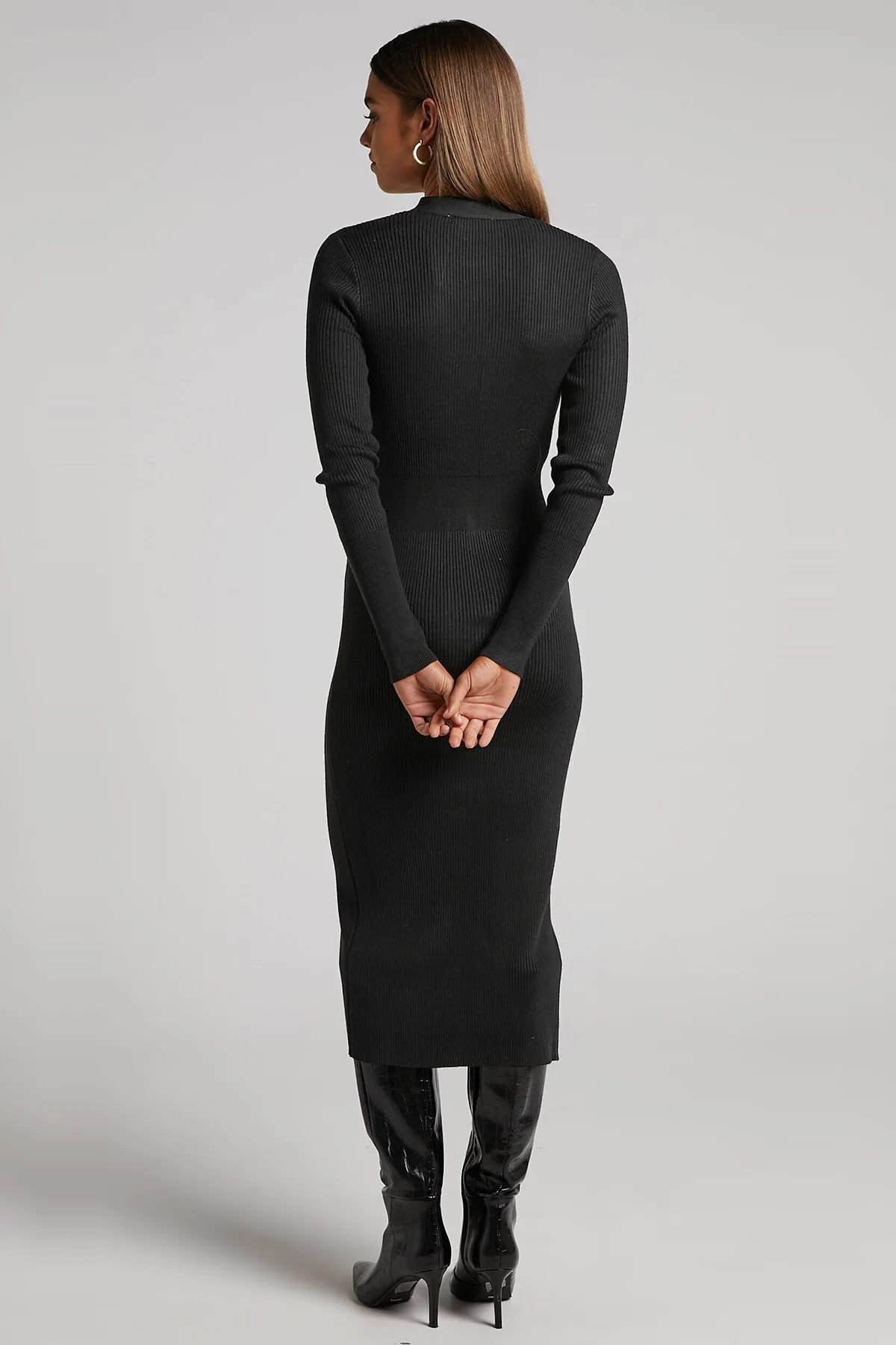 Madmext  Schwarzes, geknöpftes, langes Strickkleid mit V-Ausschnitt Mg1703
