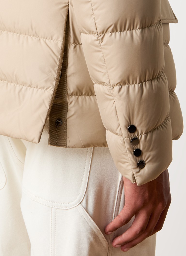 Jachetă matlasată Moncler Malinvern cu glugă, umplută cu puf de gâscă.