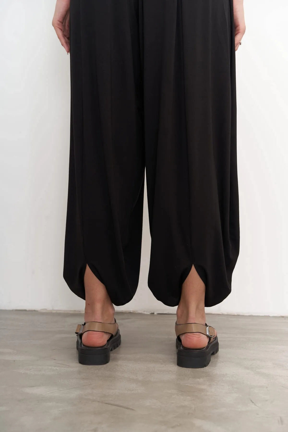 MAİ COLLECTİON  Casey – Schwarzes Crop-Hosen-Set