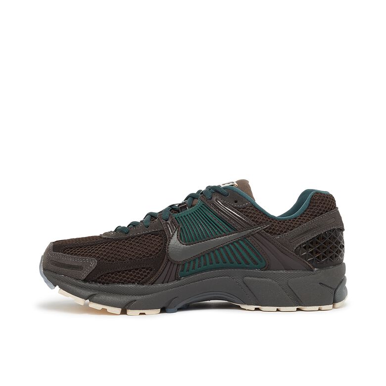 NIKE Wmns Zoom Vomero 5 