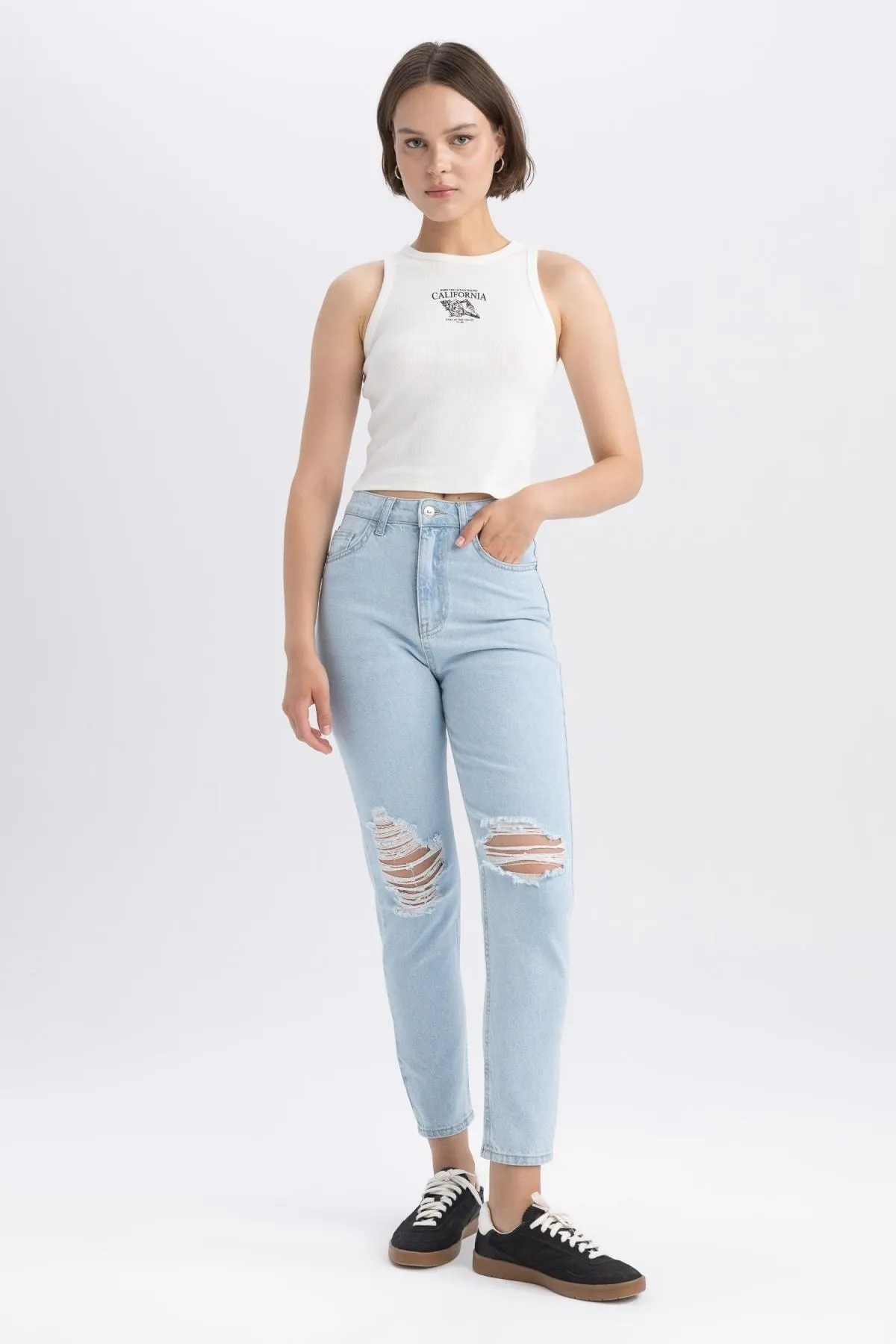 DeFacto  Lina Comfort Fit, hohe Taille, entspannte Passform, leichte, schmale Beinlänge, detaillierte knöchellange Jeanshose mit Rissen