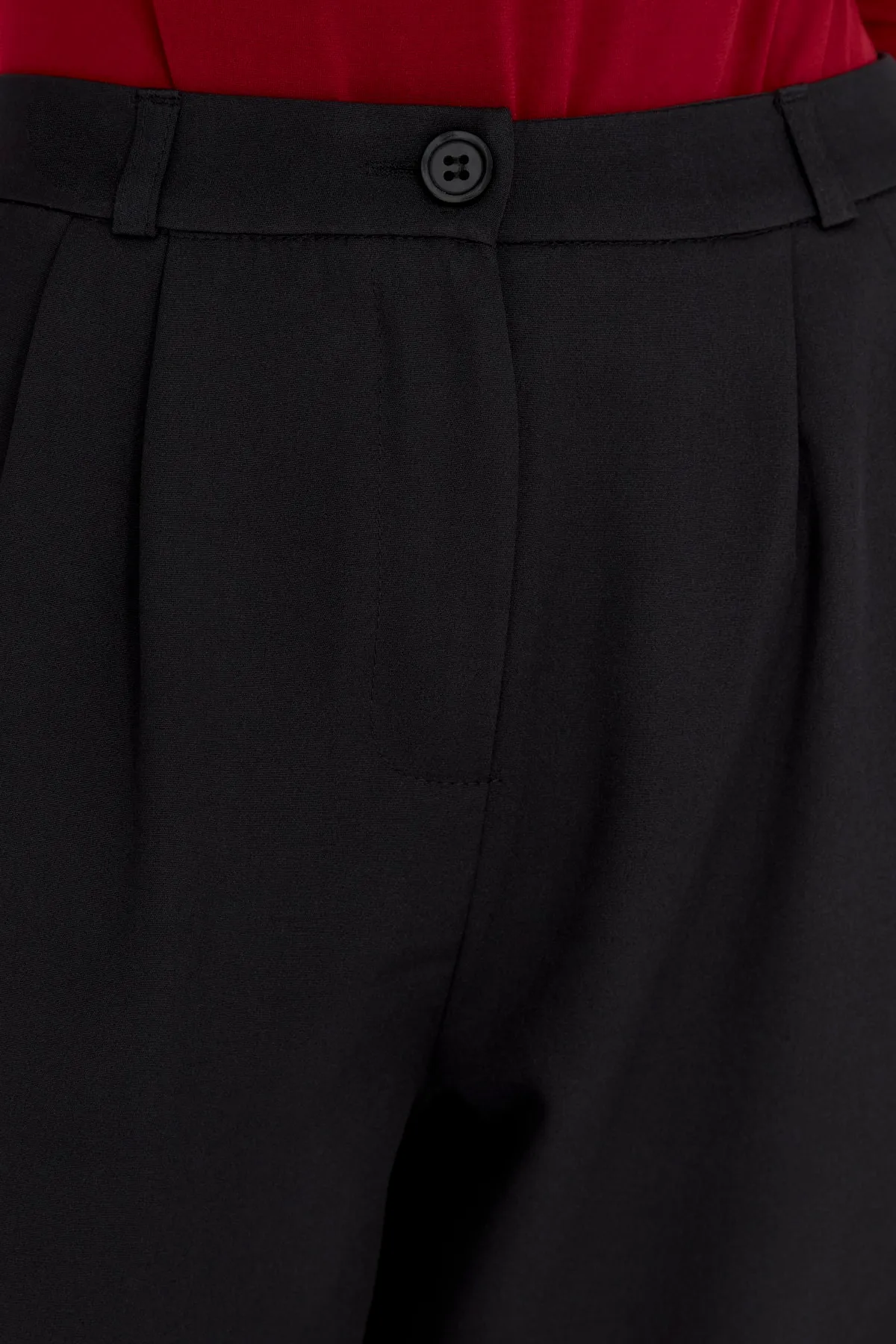 Trendyol Collection  Schwarze plissierte Webhose mit weitem Bein TWOAW22PL0475