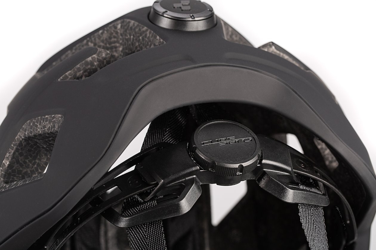 Cube Helm PATHOS