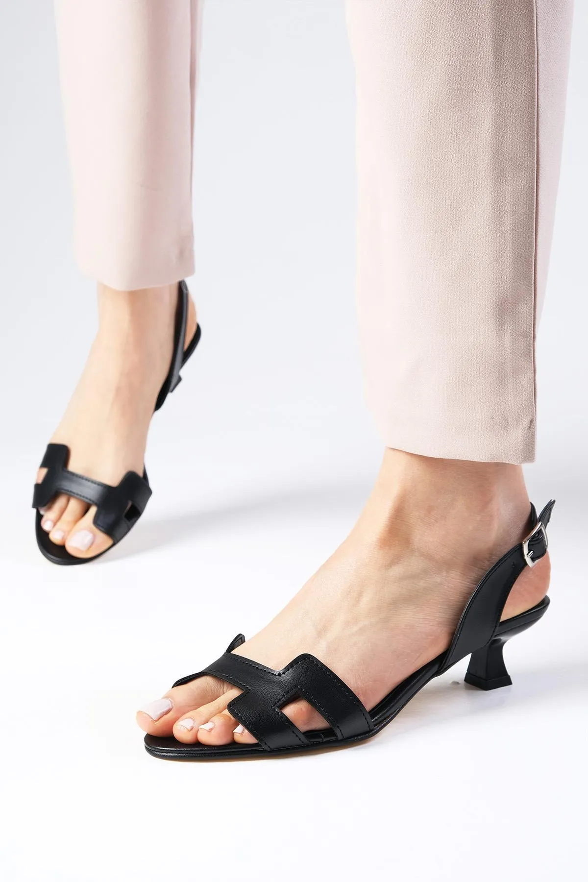 Mio Gusto  Schwarze Damenschuhe mit niedrigem Absatz von Romy