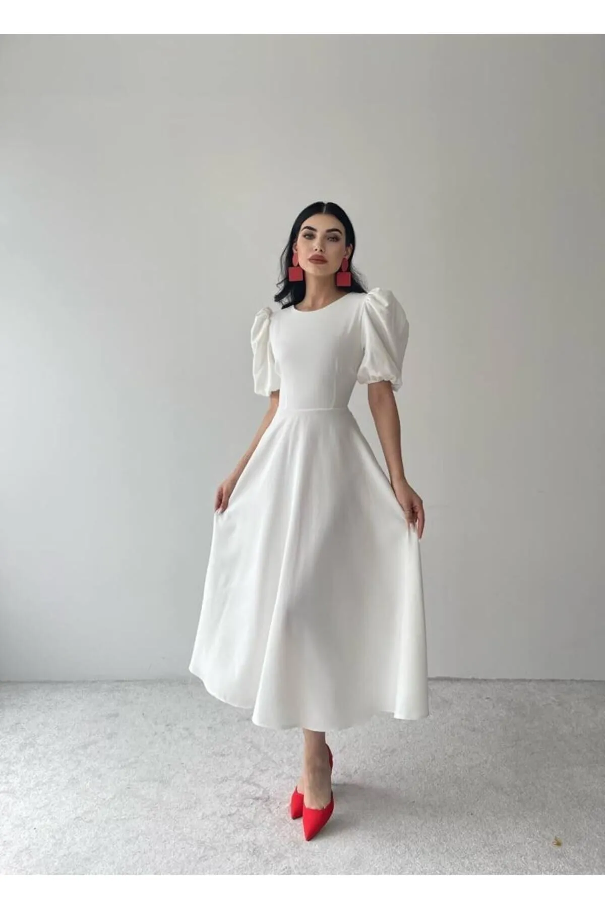 Afiş Butik  Weißes Midikleid mit Wassermelonenärmeln