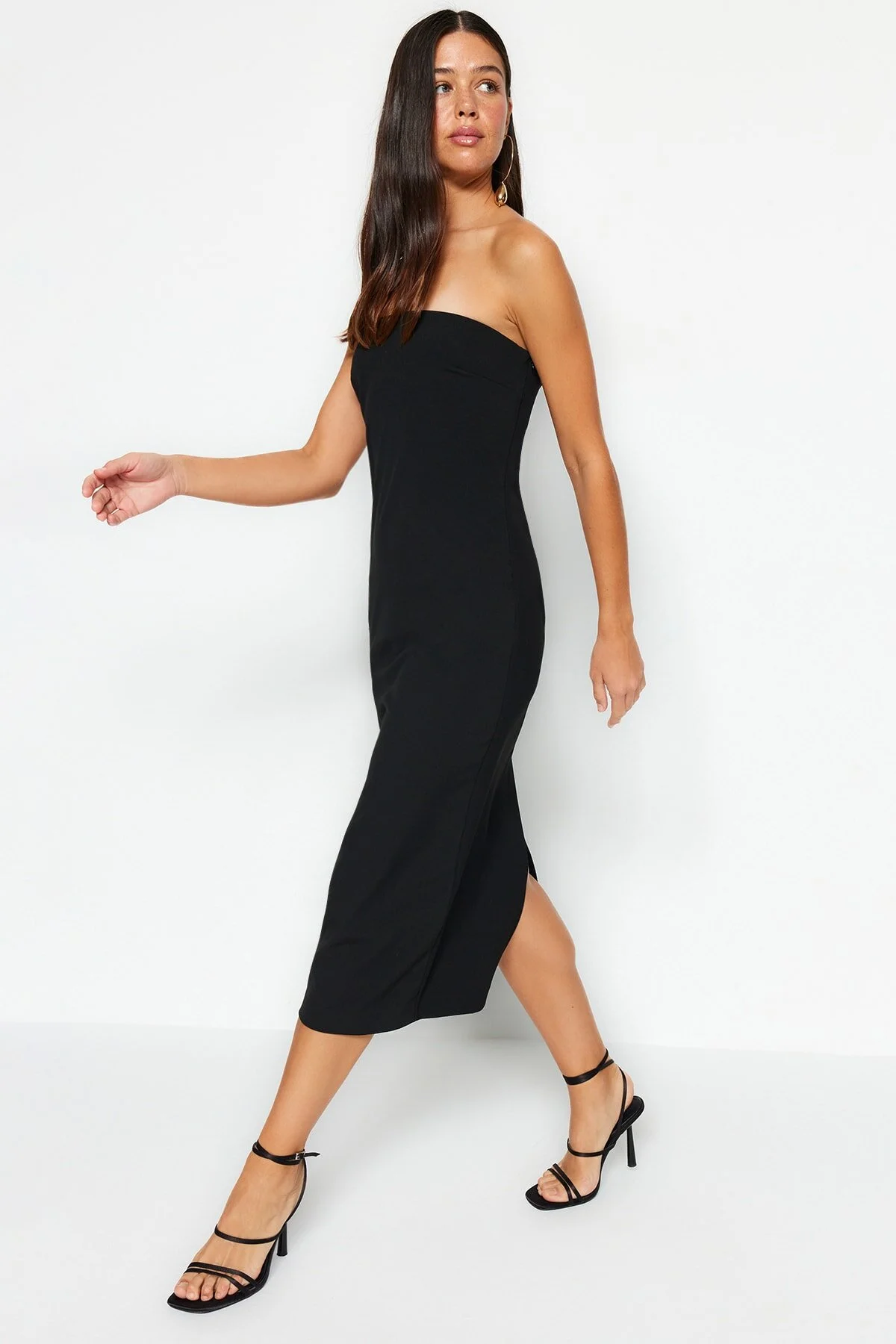 Trendyol Collection  Schwarzes, gerade geschnittenes, trägerloses Midi-Webkleid aus Webstoff TWOSS22EL00795
