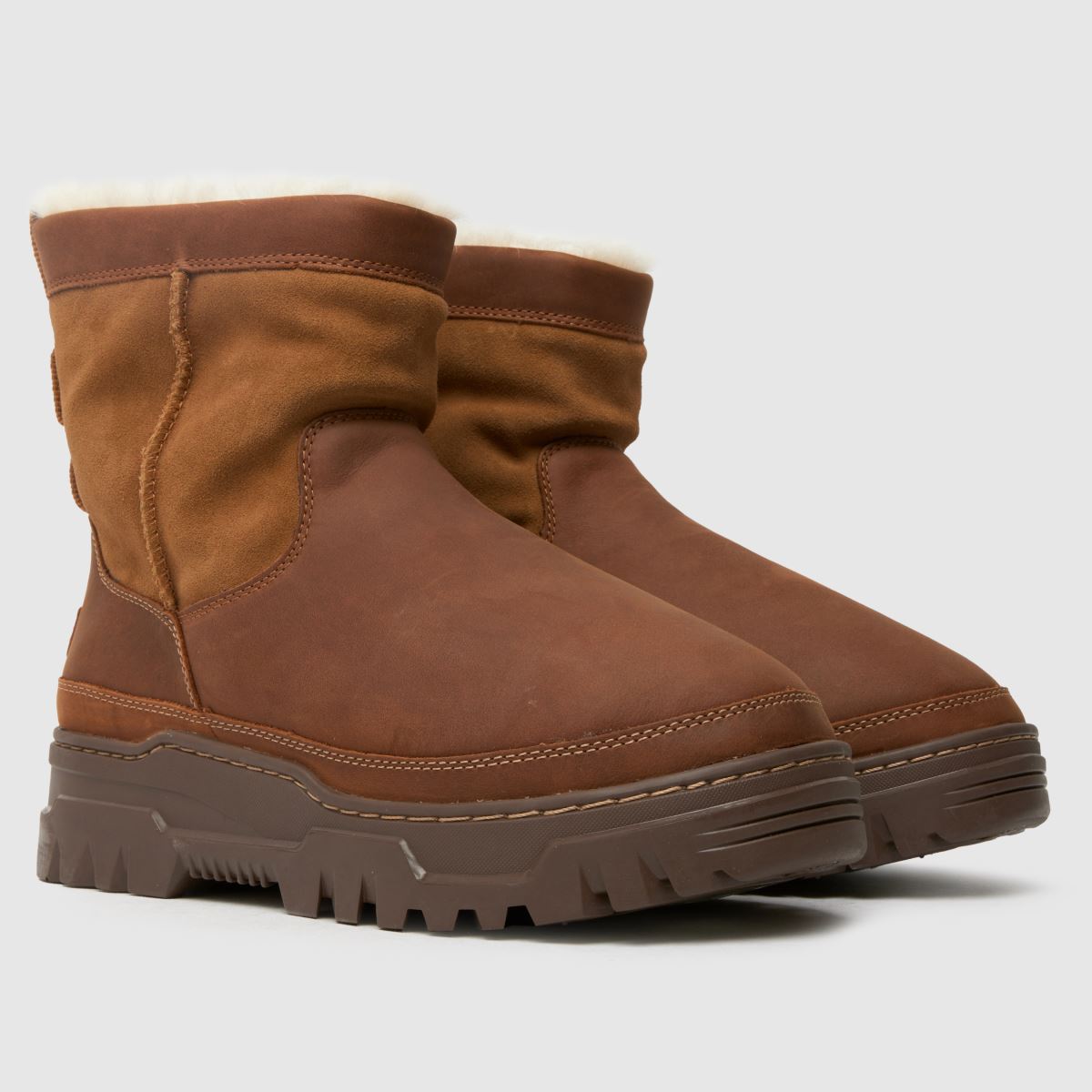 Kaštanové boty UGG Heritage Trailgazer