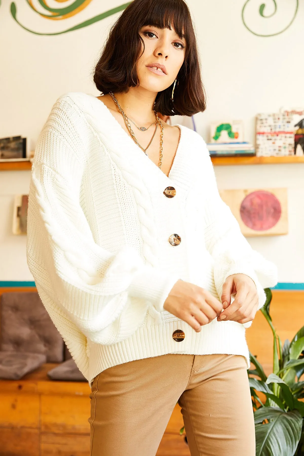 Olalook  Ecrufarbene Strickjacke aus geflochtenem Strick für dickes Haar für Damen HRK-19000082