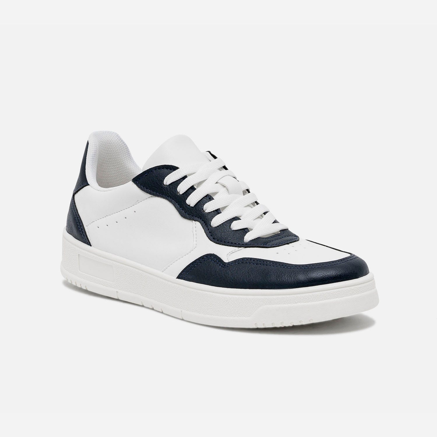 Tennis blanc et marine