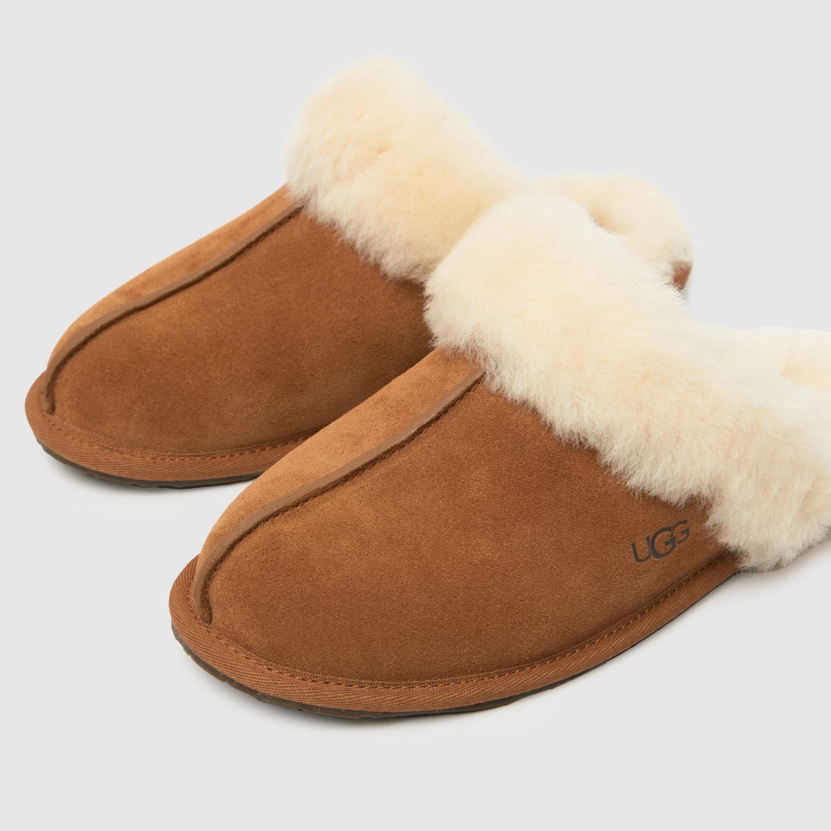 Copati UGG scuffette v kostanjevi barvi