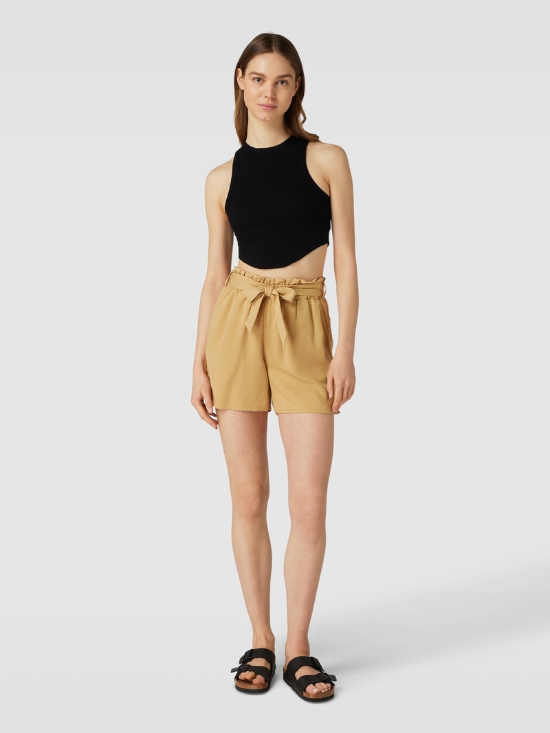 Shorts mit Stoffgürtel in sand