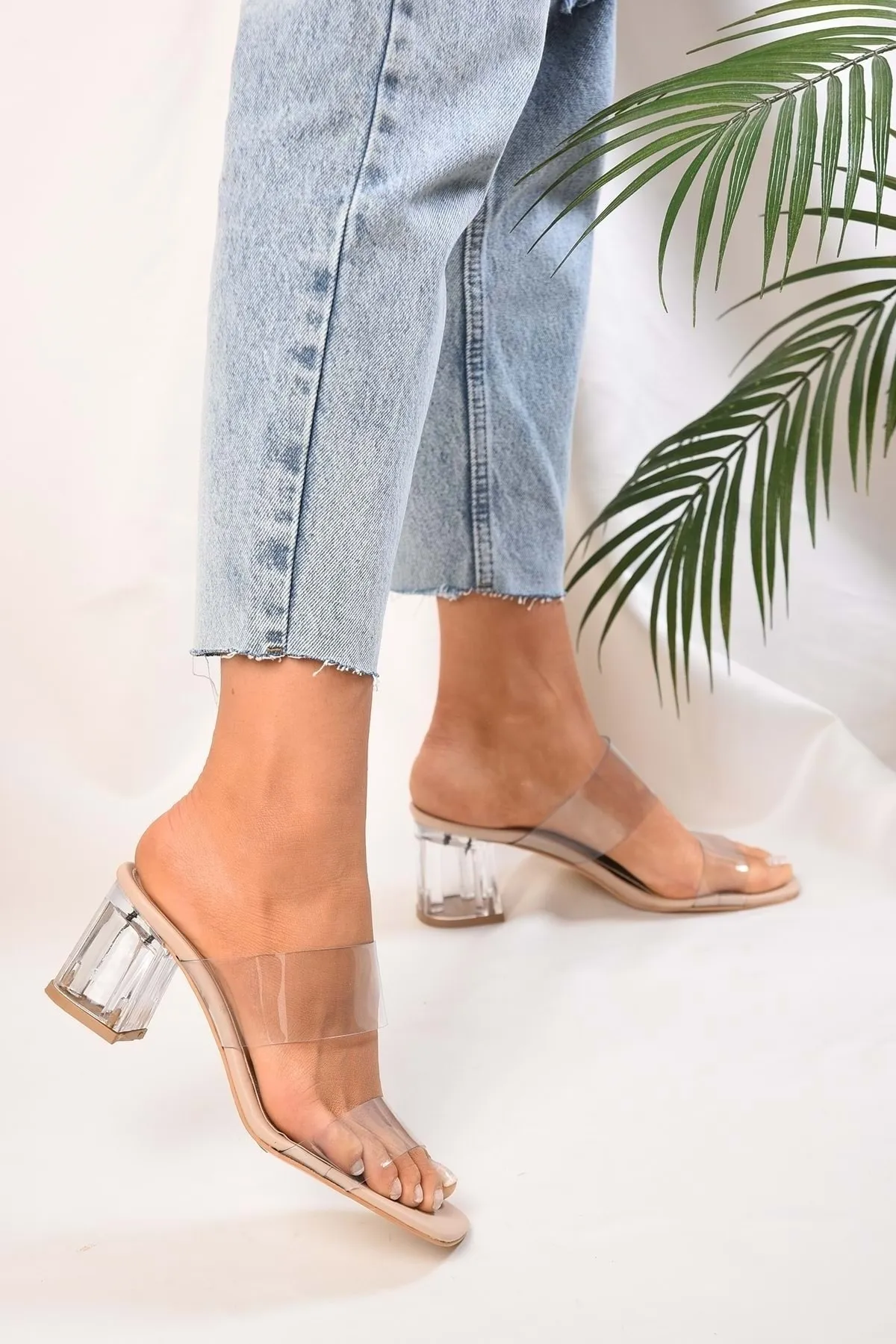 Shoeberry  Damen-Slipper „Juliette Skin“ mit transparentem Riemchen und Absatz