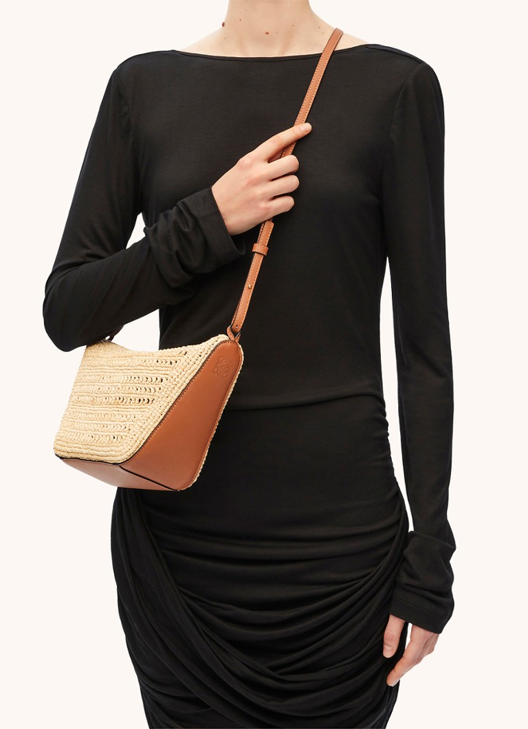 LOEWE Hammock Hobo Mini -olkalaukku vasikannahkayksityiskohdilla