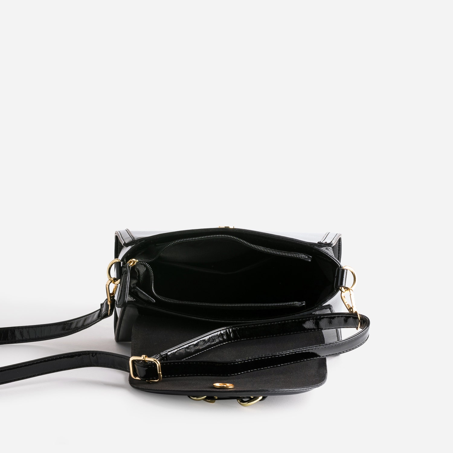 Sac à main noir avec anneaux