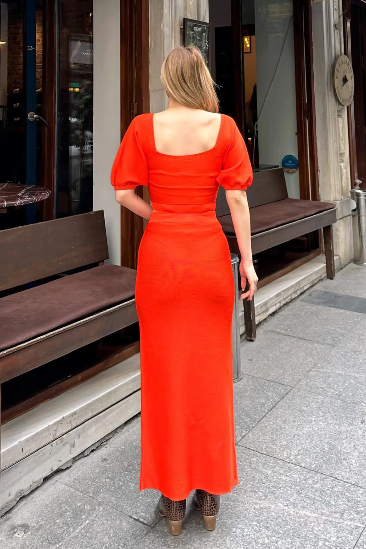 Swist  Orangefarbenes Madonna-Kragen-Strick-Crop-Rock-Strickwaren-Bottom-Top-Set für Damen