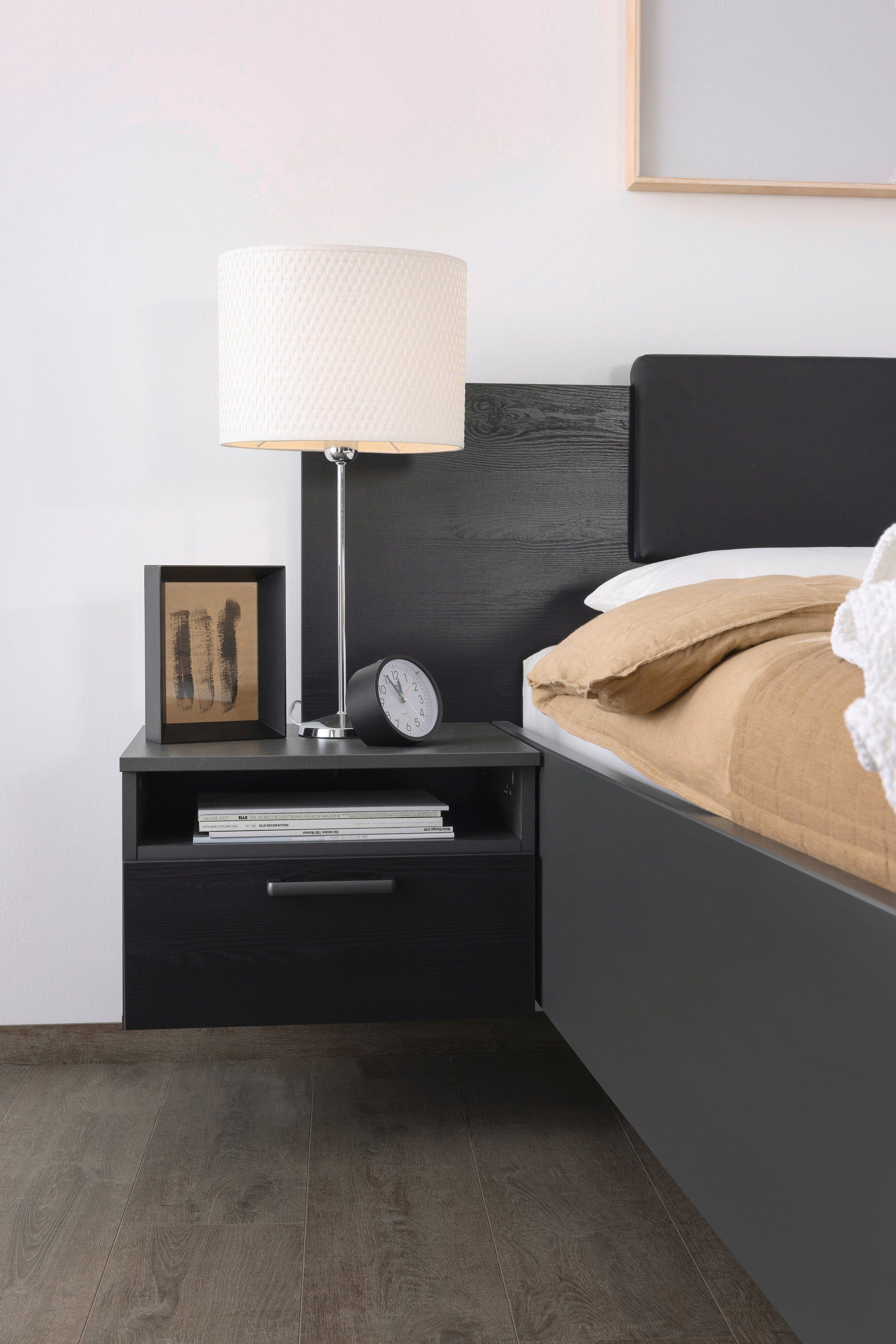 rauch Schlafzimmer-Set Miro, Drehtürenschrank in 2 Breiten, Bett in 2 Größen und 2 Hängenachttische