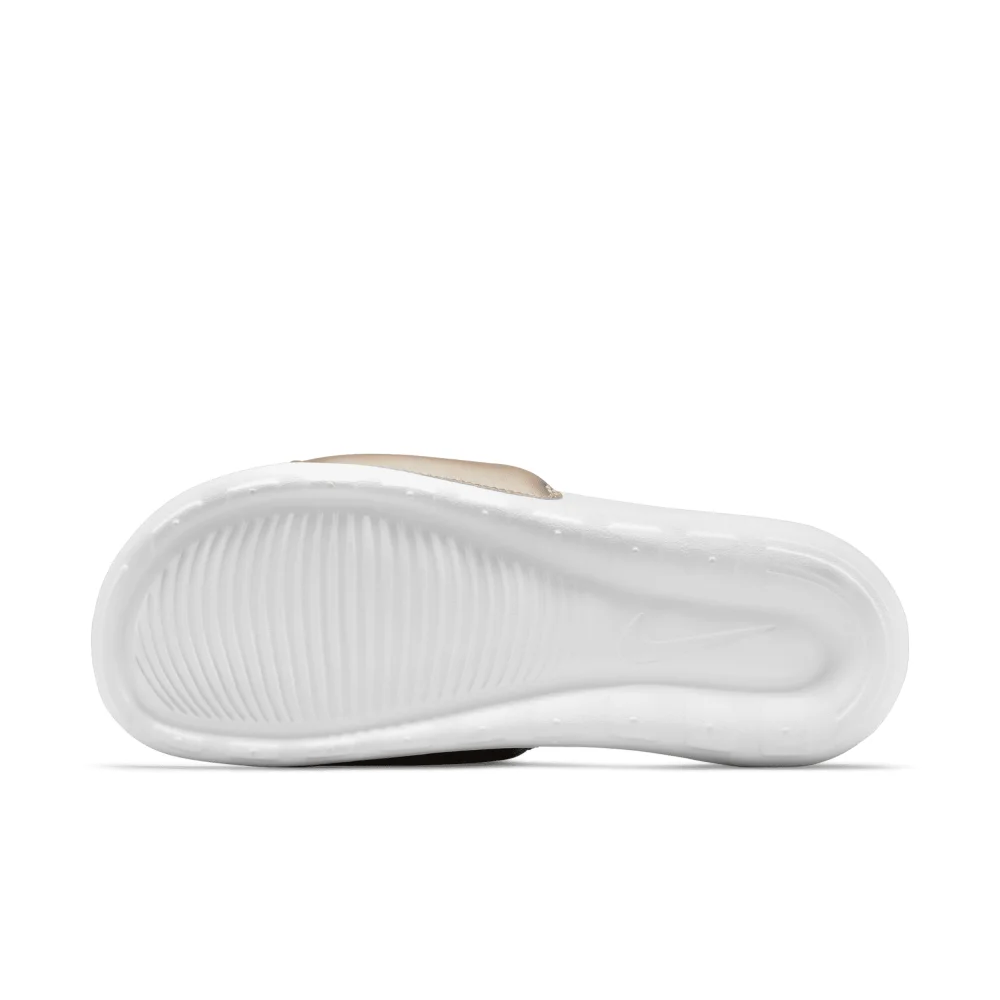 Nike Victori One CN9677-900 / weiss