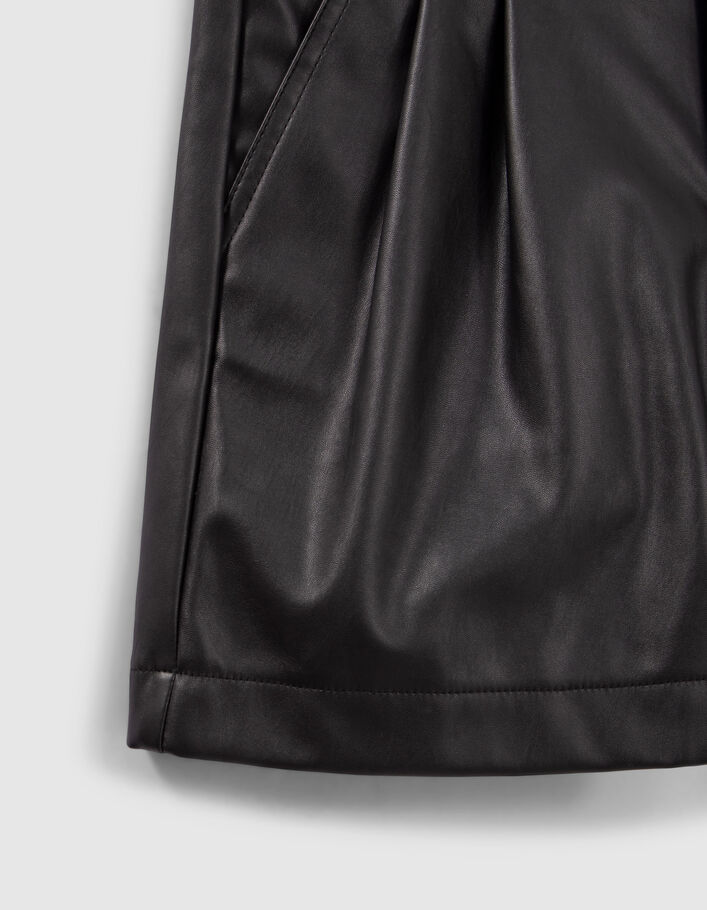 Short noir esprit rock fille