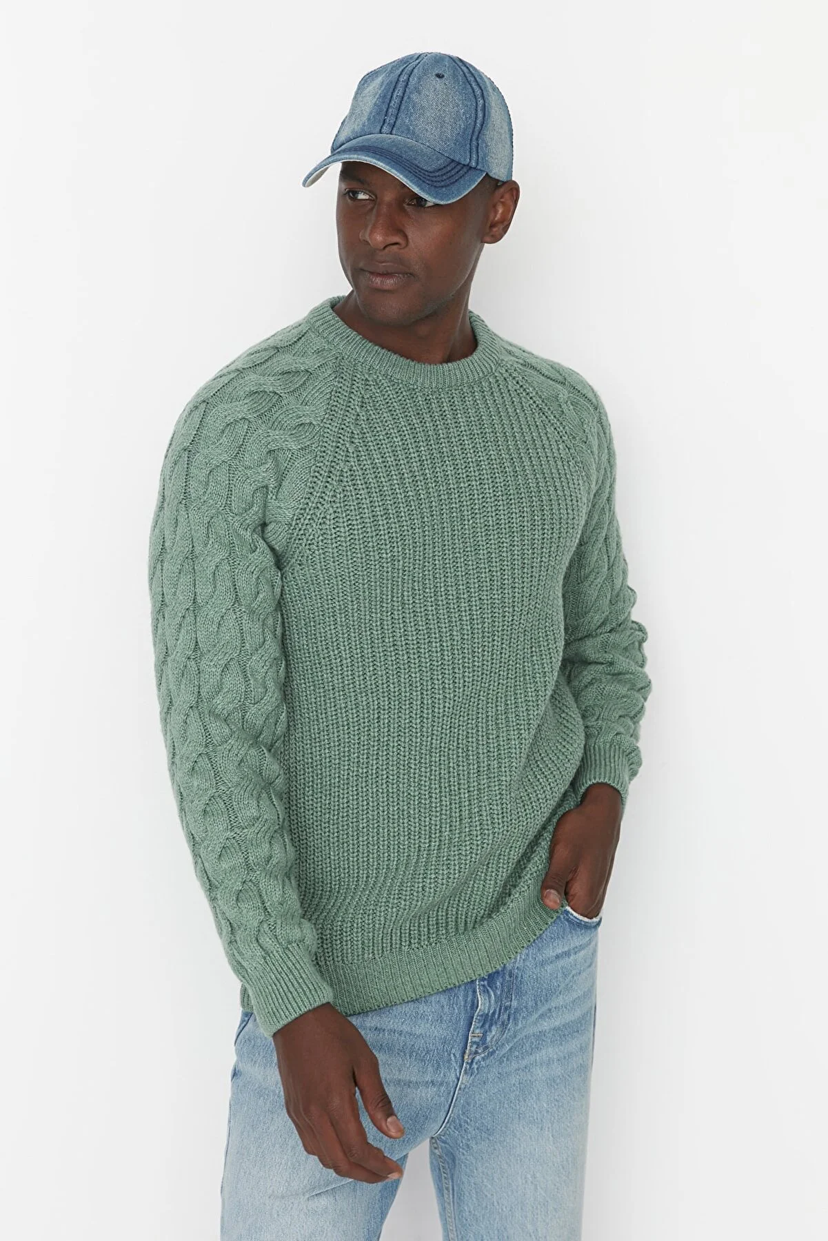 Trendyol Collection  Mintfarbener, regulärer Strickpullover mit Rundhalsausschnitt und detailliertem Haarstrickmuster TMNAW22KZ2059