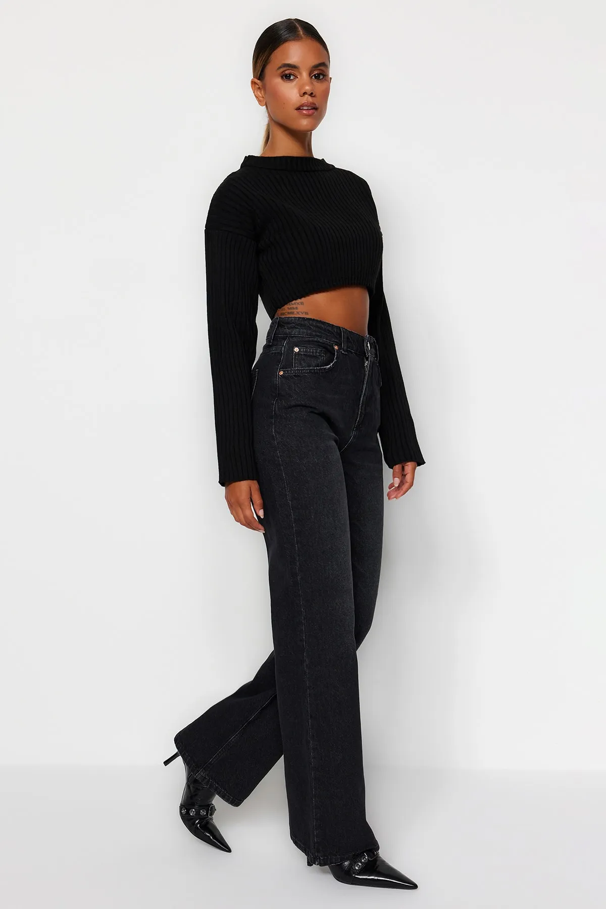 Trendyol Collection  Schwarze Jeans mit hoher Taille und weitem Bein TWOAW24JE00073