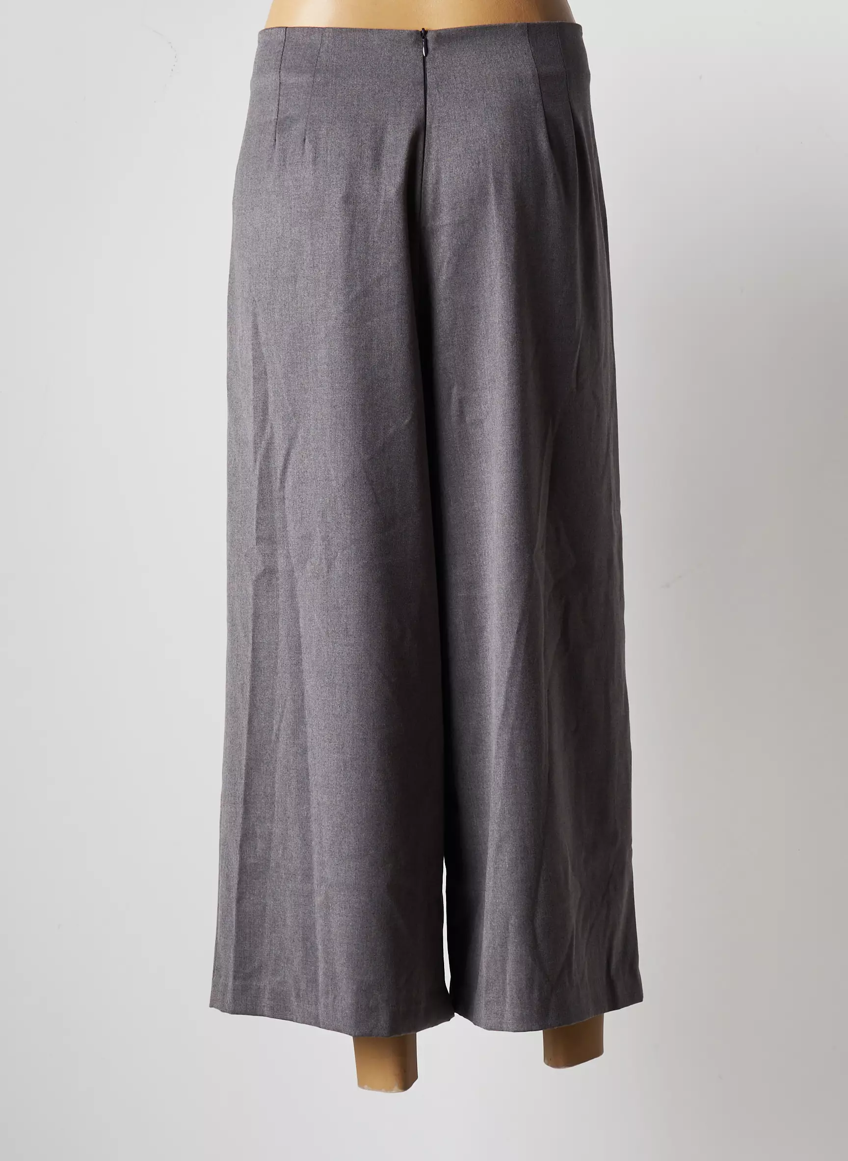 Sandro Ferrone Pantacourts Femme couleur gris