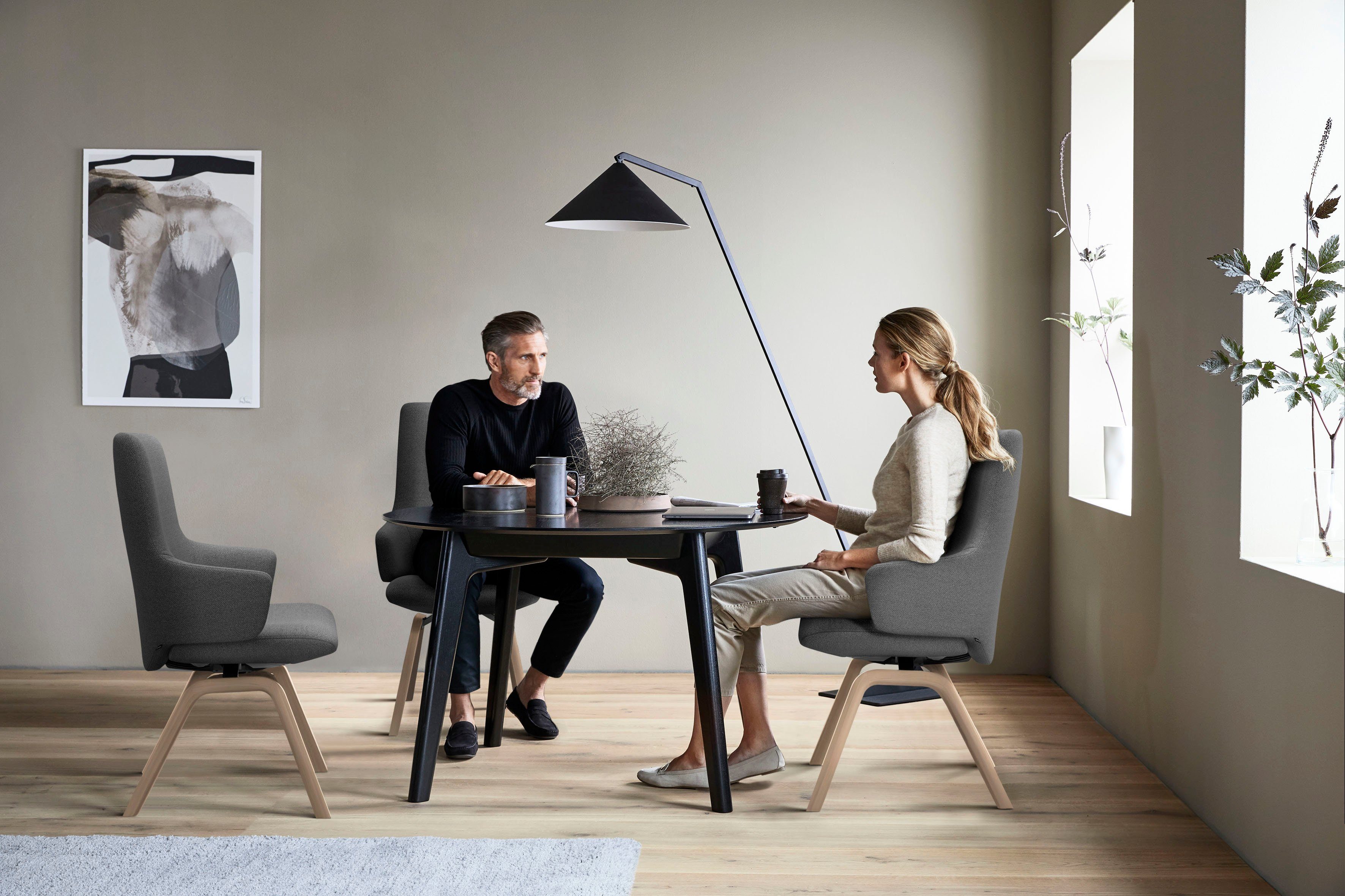 Stressless® Polsterstuhl Laurel, High Back mit Armlehne, Größe L, mit schräggestellten Beinen in Eiche