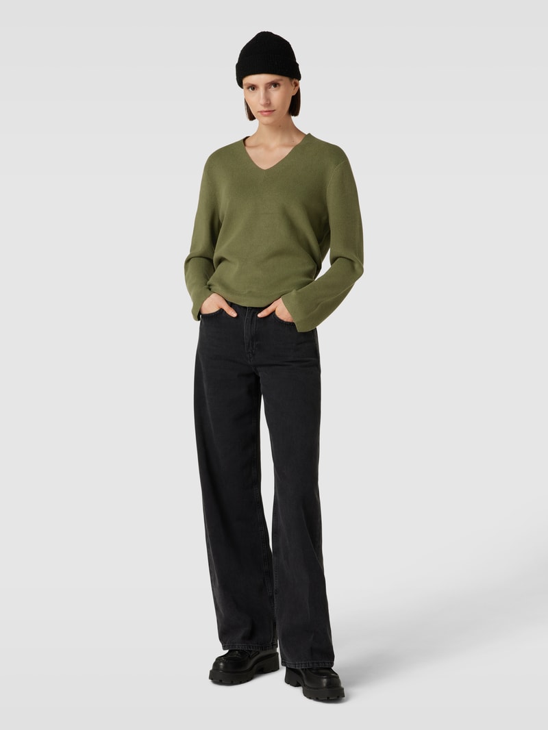 Strickpullover mit abgerundetem V-Ausschnitt in olivgrün