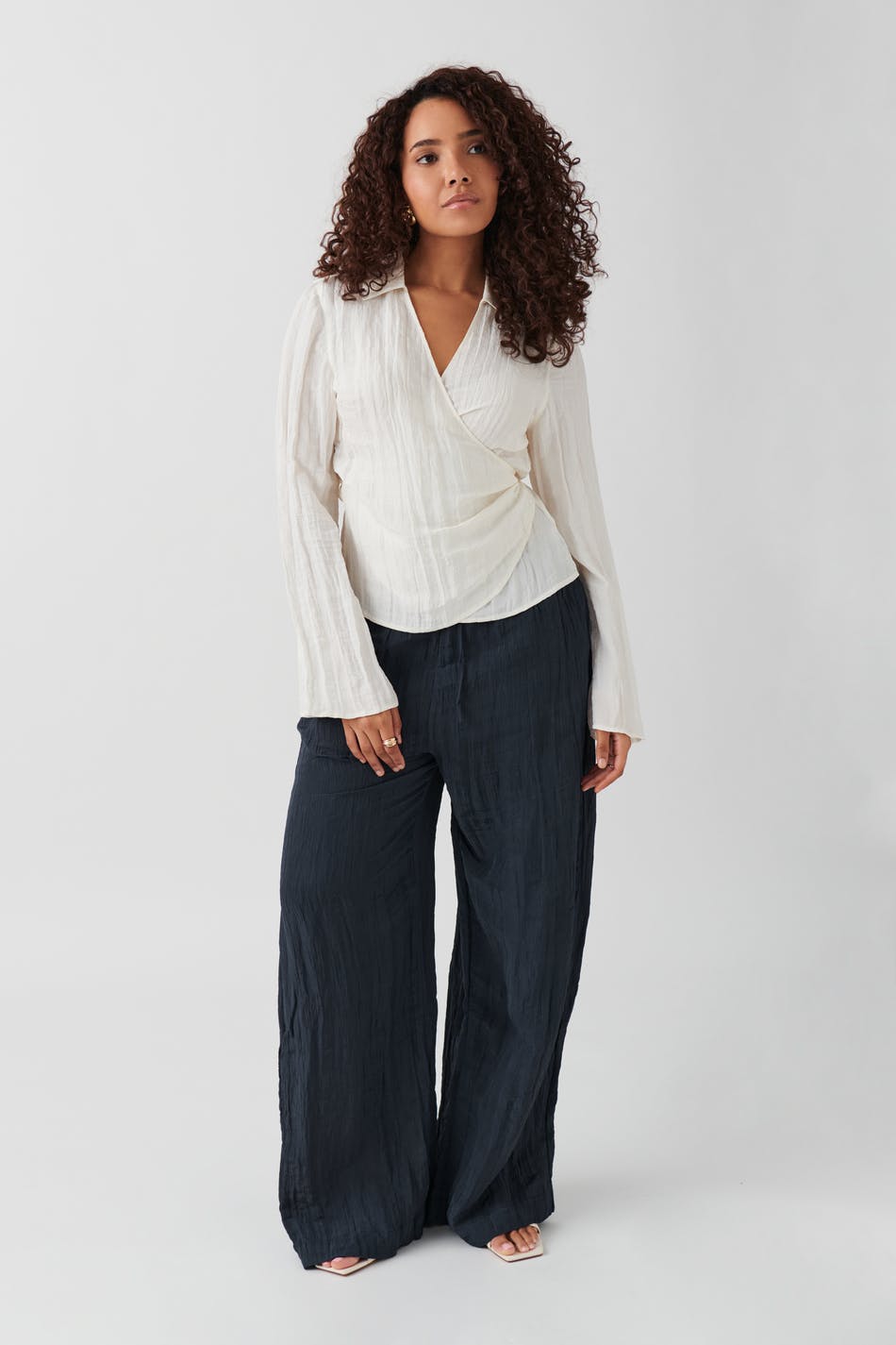 Crinkle texture trousers