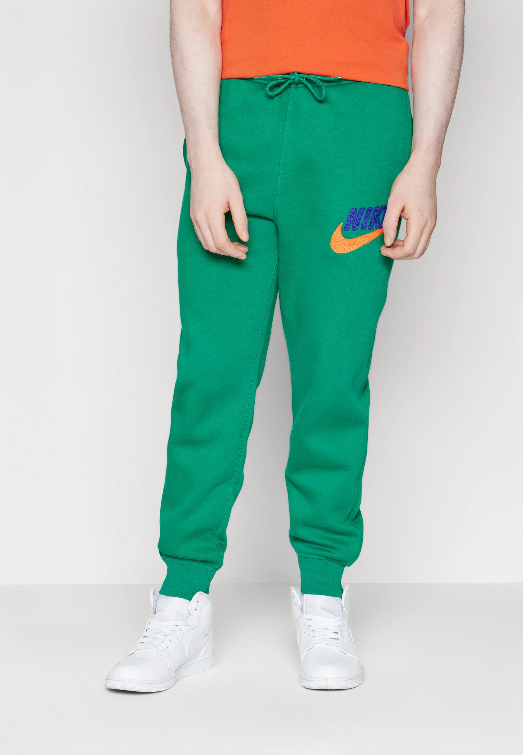 Nike Sportswear CLUB JOGGER - Pantalones de chándal