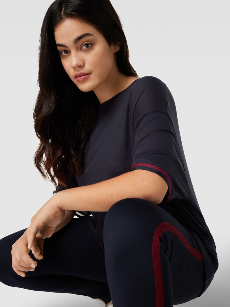 PLUS SIZE T-Shirt mit Kontraststreifen in marineblau
