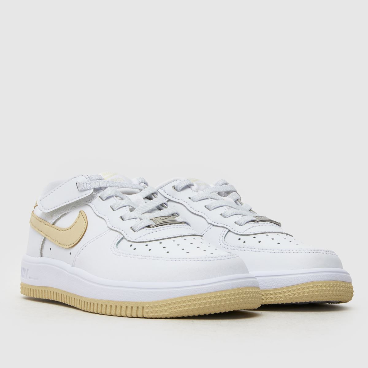 Nike Force 1 Low sneakers i vitt och beige för pojkar och juniorer