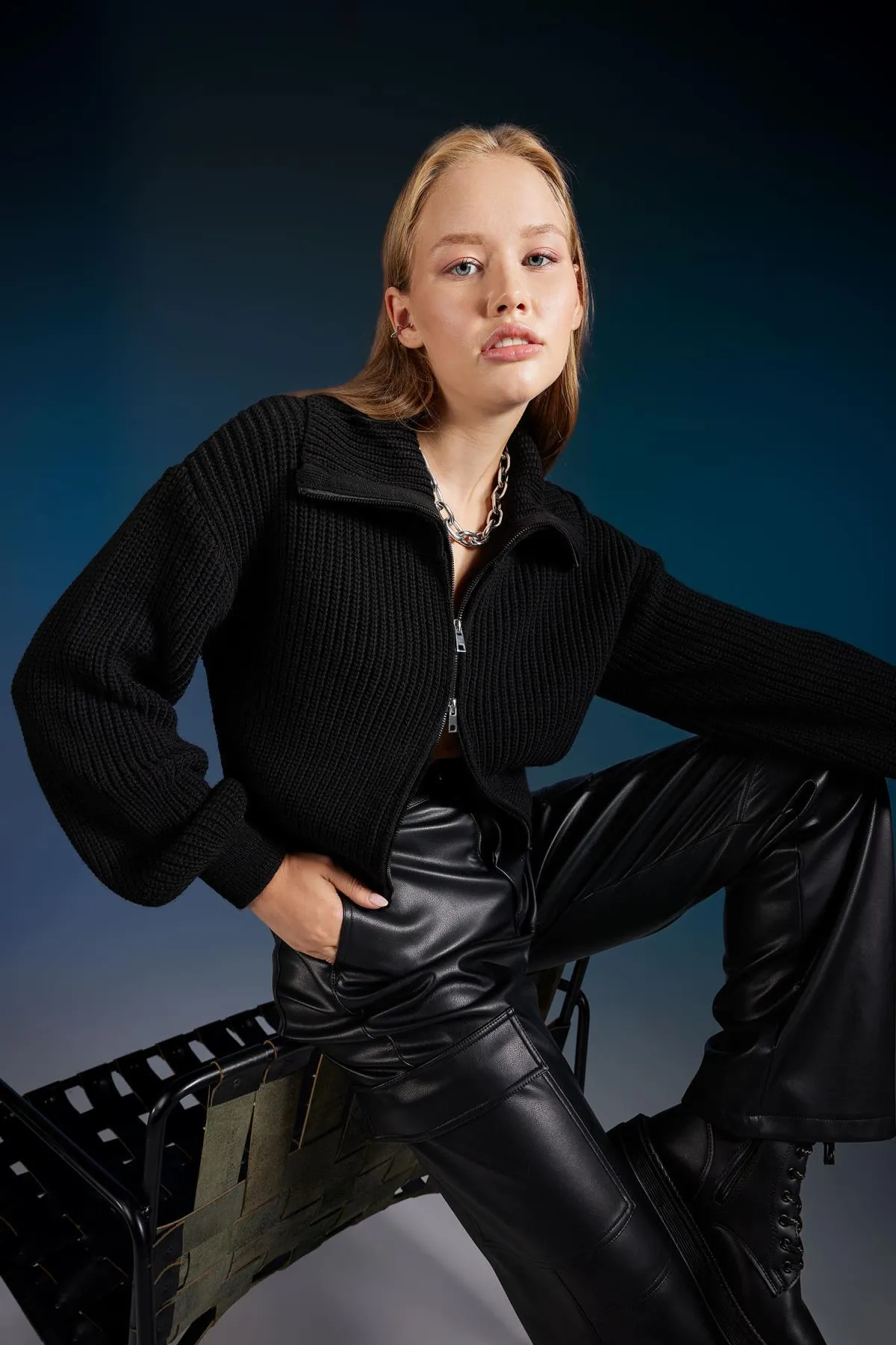 DeFacto  Slim-Fit-Strickjacke mit Polokragen und Reißverschluss