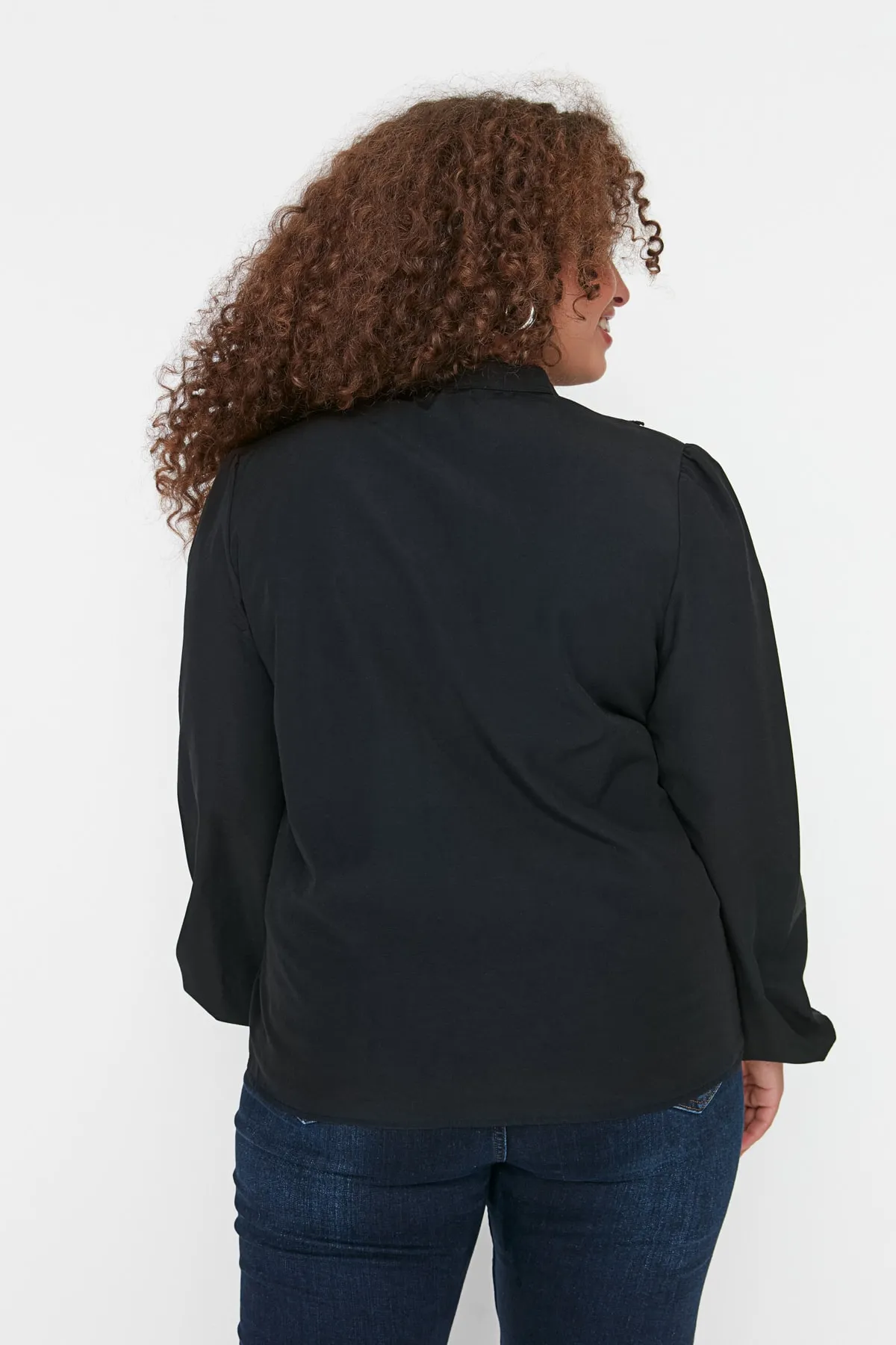 Trendyol Curve  Schwarzes Hemd mit Kragen