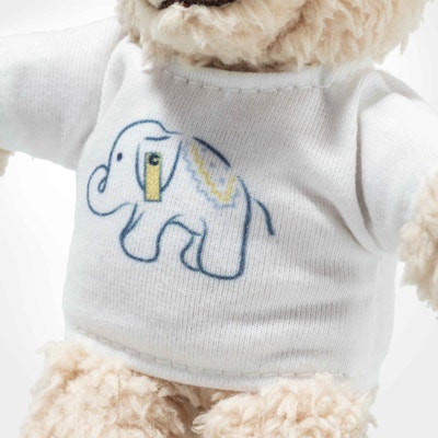 Anhänger Museumsbär Ben mit Elefäntle T-Shirt, 12 cm, beige